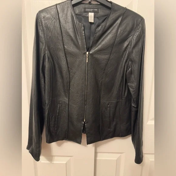 Vintage Jones New York 100% Leather Jacket - Picture 5 of 9